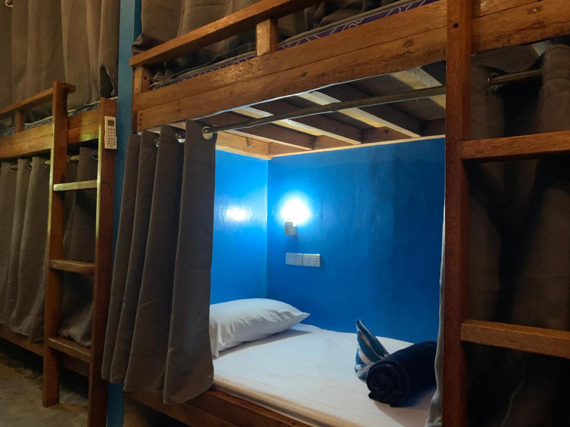 Jaydy Hostel General Luna  Exteriör bild